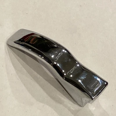 Manija de bloqueo interno de escotilla trasera Mercedes nueva OEM W123 Wagon Foto 1 de 4