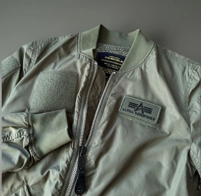 Chaqueta Bomber Alpha Industries X-Small Light Para Mujer Verde Oliva Cremallera Completa Foto 1 de 4