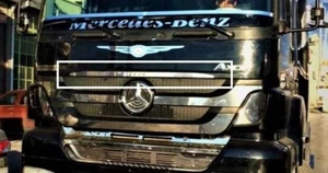 Carenado de parapeto delantero Mercedes Axor de acero inoxidable pulido brillante, 1 pieza - Imagen 1 de 2