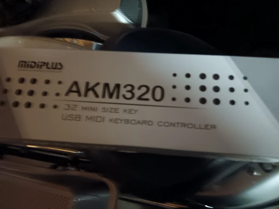 midiplus akm320 midi keyboard controller - Image 1 of 1