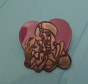 Spilla cordino cast JASMINE & ALADDIN DISNEY COPPIE IN CUORI WDW 2002 - Foto 1 di 2