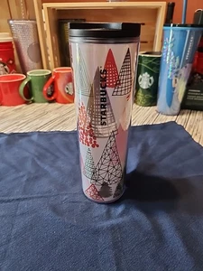 2017 Starbucks Holiday 16-Unzen Weihnachtsbaum, isolierter Becher  - Bild 1 von 15