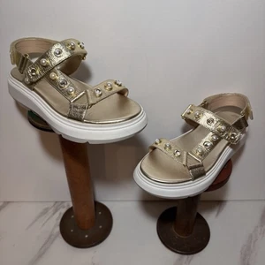 STUART WEITZMAN Zoelie Metallic Leather Pearl & Crystal Stud Sandals GOLD / 6.5 - Picture 1 of 15