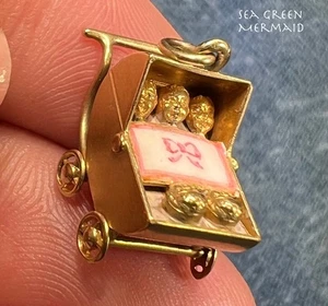 Cochecito de bebé de oro amarillo de 14k con quíntillizos. Dije colgante raro - Imagen 1 de 11