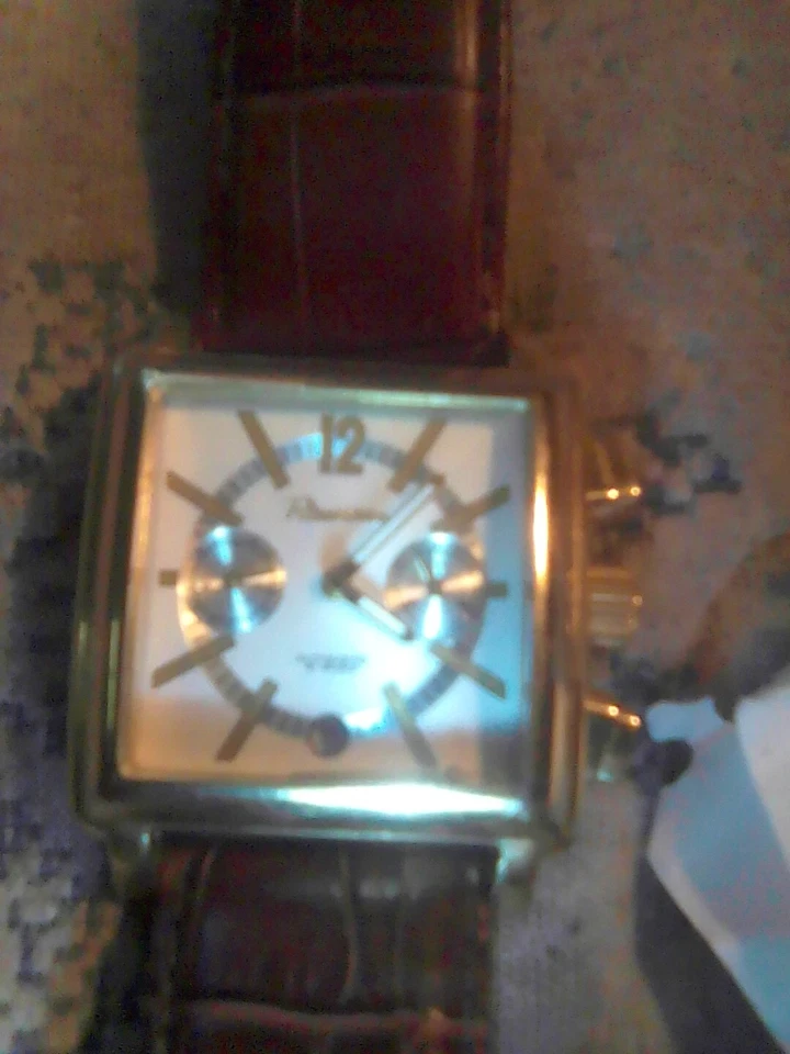 Correa de cuero de acero inoxidable Roussoui de movimiento automático Foto 1 de 4