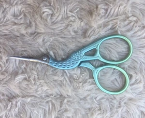CRANE BIRD STORK EMBROIDERY STAINLESS STEEL SCISSORS GREEN TEAL IRRIDESCENT - Picture 1 of 3