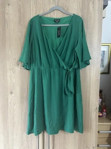 City Chic Green ‘Carly’ Mock-wrap Dress Size 16 BNWT - Picture 1 of 5