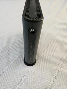 Motorola MG7310 DOCSIS 3.0 Cable Modem Plus N300 Wi-Fi Router Combo 8x4 TESTED - Picture 1 of 5
