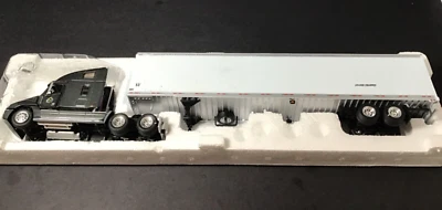 Tonkin Replicas Freightliner Columbia w/53' Dry Van Trailer O & S  1:53 Scale - Image 1 of 4