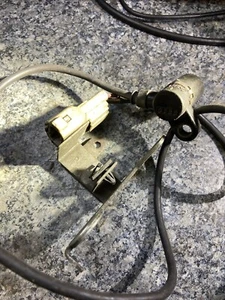 Subaru Impreza Turbo WRX 92 bis 93 Nockenwellensensor mit Zuleitung - Bild 1 von 3