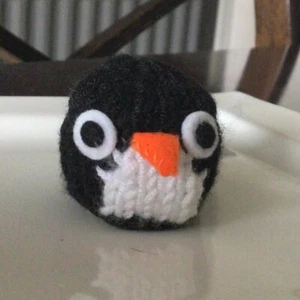 Penguin Knitting Pattern, Ferrero Rocher Chocolate Cover - Picture 1 of 1