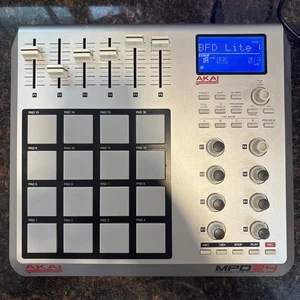 Akai Pro MPD24 USB MIDI Controller with Display - 16 Velocity Sensitive Pads - Picture 1 of 18