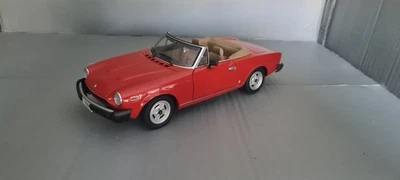 Fiat 124 Spider CS 1978 1/18 AutoArt  - Photo 1/4