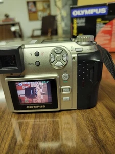 Olympus Camedia C-2100 2.1 Megapixel 10X Optical Zoom - Picture 1 of 12