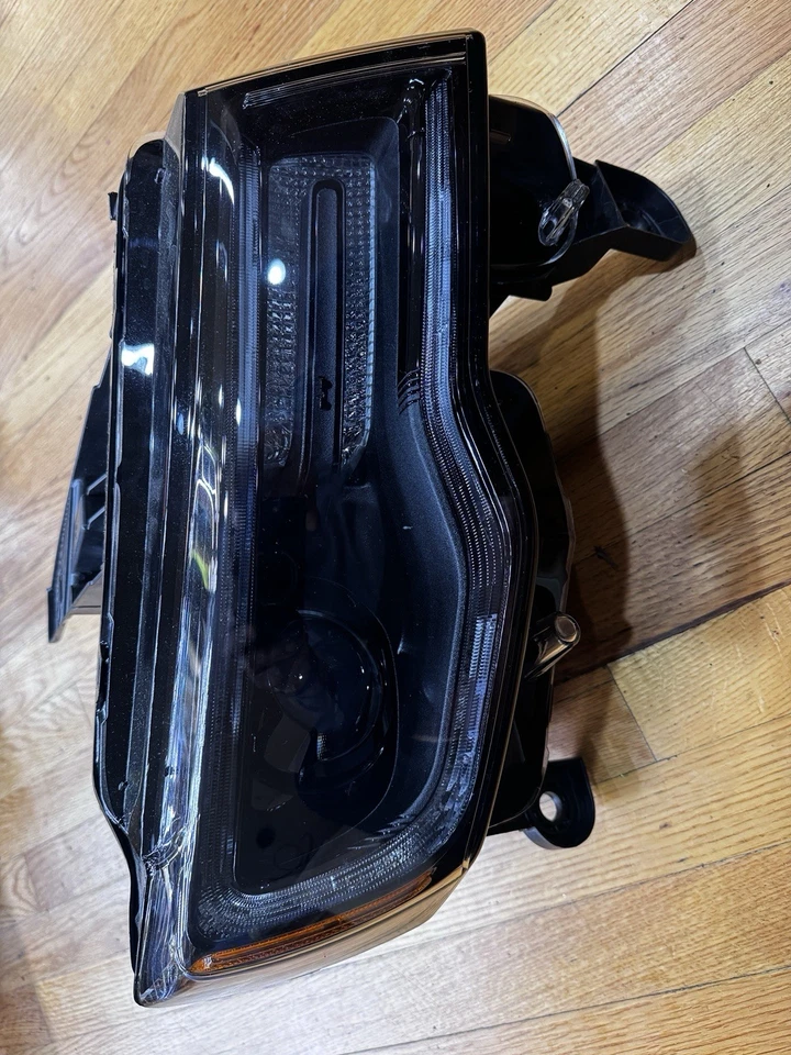 Faro derecho Jeep SRT Grand Cherokee con módulo HID y autonivelante Foto 1 de 4