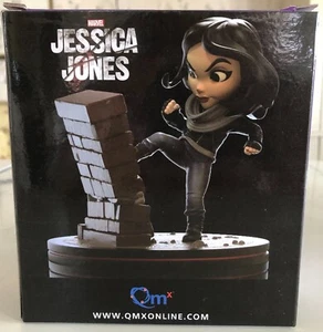 Figura de Jessica Jones de Marvel-Netflix pateando caja de botín, figura Q, nueva en caja, 2017  - Imagen 1 de 6