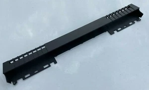 Original Dell Alienware 15 R3 Scharniere Abdeckung Kühlkörper M2MX7 Luftsteckdose AP1JM000400 - Bild 1 von 3
