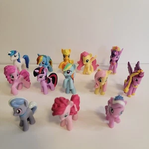 My Little Pony Spielzeug Mini Figuren 13 Stück Hasbro Ponys Einhörner Prinzessin  - Bild 1 von 3