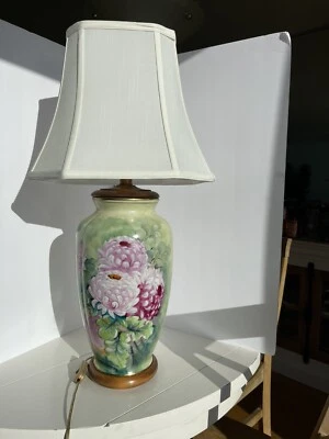 Exquisite hand-painted lamp with artist signature - Image 1 of 4