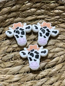 Silikon Brennperlen DIY Perlenstifte Kuh mit Schleife 2 Stück  - Bild 1 von 1