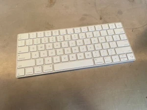 Apple Magic Keyboard A1644 Bluetooth wireless rechargeable lightning VCG - Picture 1 of 5