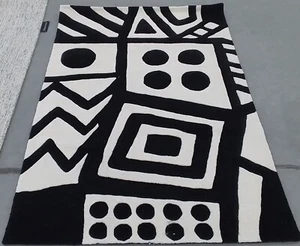 IVORY / BLACK 4'-0" x 6'-0" Flaw in Rug, Reduced Price 1172772197 FTV124A-4 - Picture 1 of 4