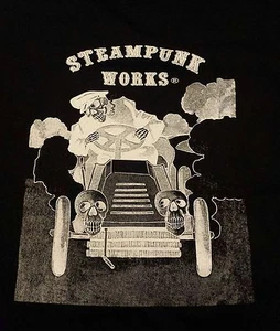 TEE SHIRT STEAMPUNK WORKS® SCHELETRO GUIDA AUTOMOBILE MAGLIETTA VITTORIANA - Foto 1 di 3
