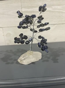 Natürlicher Sodalith Stein Baumschmuck auf Quarzsockel. Aus Zentralbrasilien - Bild 1 von 6