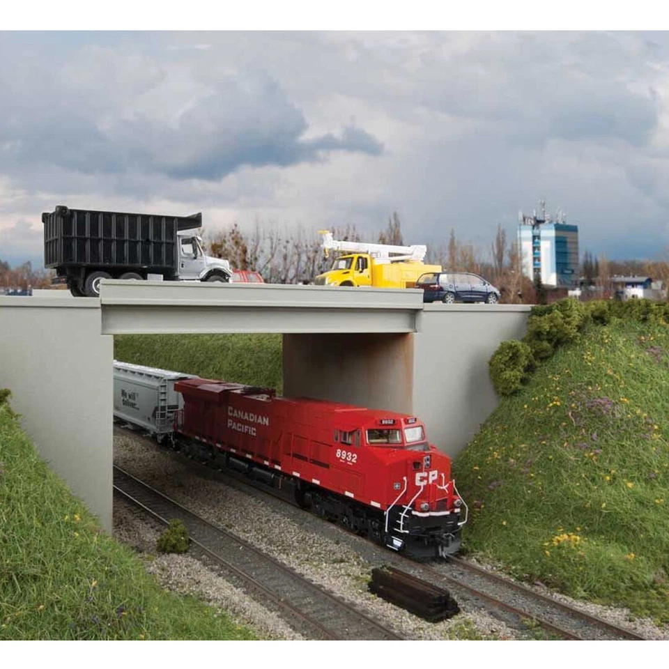 Walthers 933-4566 Modern Concrete Highway Overpass Kit 12-15/16 x 6-1/4" HO Scal - Image 1 of 1