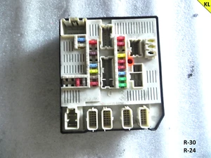 Caja de fusibles Renault Laguna MK3 ECU MÓDULO DE CONMUTACIÓN BAJO CAPÓ 284B60012R USMD-PTF - Imagen 1 de 3