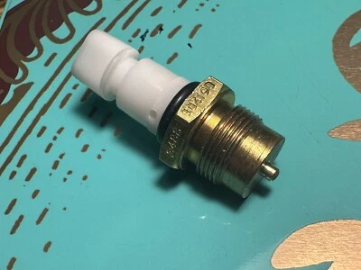 LAND ROVER BRAKE LIGHT PRESSURE SWITCH DEFENDER 90 110 SERIES 3 OEM AAU1700 - Image 1 of 4