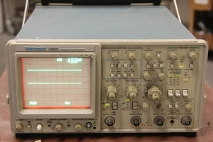 Osciloscopio TEKTRONIX 2465 300 MHz "Hacer oferta" - Imagen 1 de 4