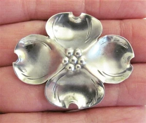 Spilla vintage sterling 925 Stuart Nye Dogwood fiore spilla 1 5/8" x 1 1/4" 3,73 grammi - Foto 1 di 5