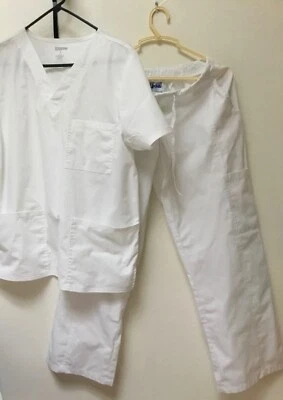 Blusa Médica de Enfermería Talla S y Pantalones Talla XS Pequeña Mujer Blanca Hospital  Foto 1 de 4