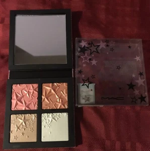 MAC - Holiday 2019 Starring You Star Dipped Face Compact - Light  - Picture 1 of 4