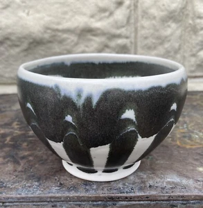 Vintage Signed T. YONDO Cleveland Ohio ART POTTERY Bowl Black White 5x3.5” - Picture 1 of 16