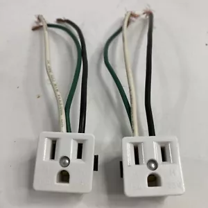 (2) Toma de corriente alterna de montaje en panel único NEMA 5-15R receptáculos blancos a presión 15A/125V - Imagen 1 de 6