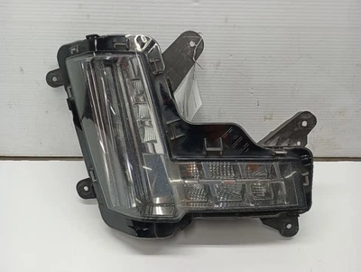 Passenger Right Turn Signal from 2017 Cadillac Escalade 12480932 - Image 1 of 4