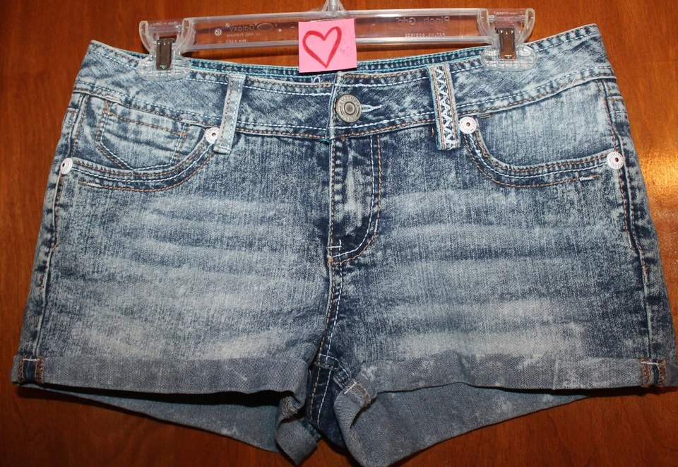 AMETHYST Jrs. Sz 9 DENIM MINI-SHORTS (2.5" inseam) EUC - Image 1 of 2