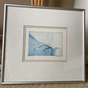 Judy Mandolf gerahmter Kunstdruck letzte Tulpe weiß blau CottageCore Bauernhaus Deko - Bild 1 von 13