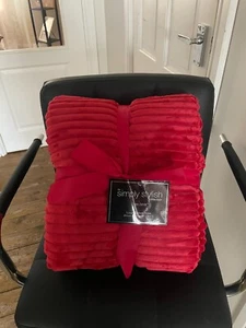 EMMA BARCLAY LUXURY RIBBED FLEECE THROW - RED - 200 X 240 - Picture 1 of 2