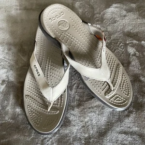 Beach Resort Vacay CROCS Tan Flip-Flop Wedge Heel Sandals Women's Size 11 - Picture 1 of 9