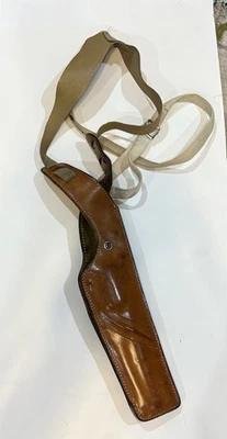 Safariland Model 1001 For 6-6.5” Revolver Leather Holster with Harness - Image 1 of 4