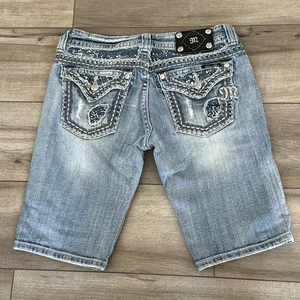 Miss Me Medium Wash Bermuda Jeans Shorts Gr. 29 - Bild 1 von 9