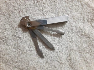 Herramienta de manicura plegable de colección lima de uñas empujador de cutículas aseo compacto 2,5" - Imagen 1 de 4
