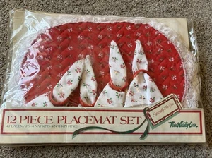 Manteles y servilletas navideñas vintage de lino Town and Country rojo blanco encaje - Imagen 1 de 3