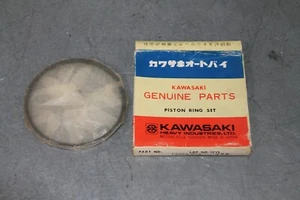 New 1970-71 Kawasaki F5 350 Big Horn 13008-025 STD Piston Ring Set New - Bild 1 von 3