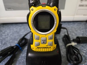 2 Motorola Talkabout Two Way Radio K7GMTCEJ Calling System Yellow 35 Mile Range - Picture 1 of 6
