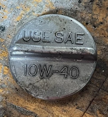 Tampa de enchimento de óleo 1978-79 Suzuki SP370 - OEM - Imagem 1 de 2