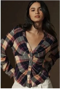 Neu mit Etikett Anthropologie Pilcro S tiefes V gerafftes kariertes Buttondown-Hemd Oberteil mehrfarbig - Bild 1 von 9